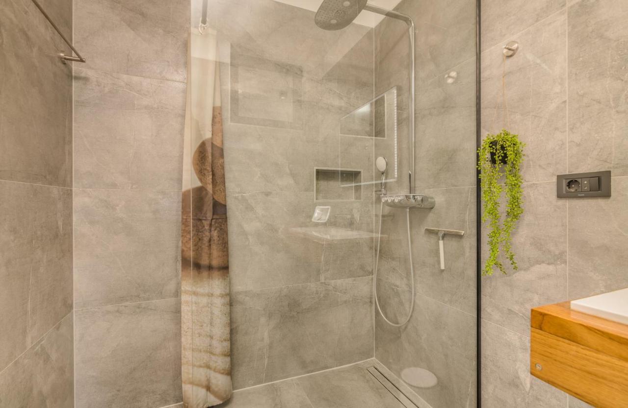 Luxury Villa Weiss - Malinska - Heated Pool - Central Floor Heating In Winter Экстерьер фото