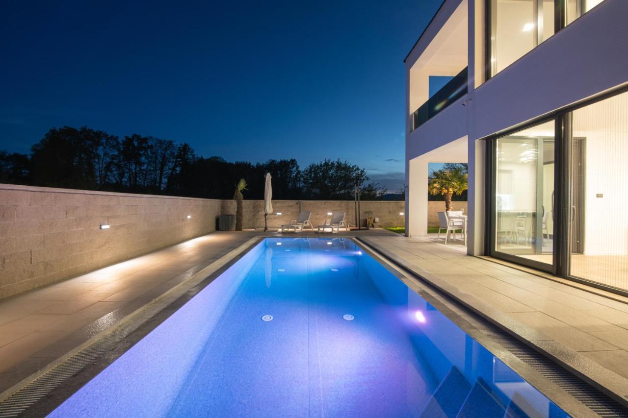Luxury Villa Weiss - Malinska - Heated Pool - Central Floor Heating In Winter Экстерьер фото