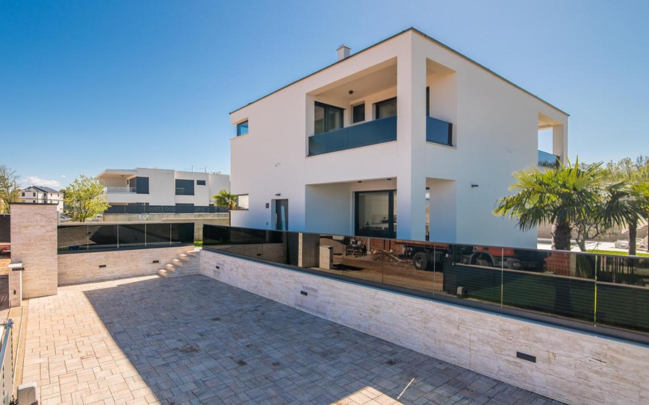 Luxury Villa Weiss - Malinska - Heated Pool - Central Floor Heating In Winter Экстерьер фото
