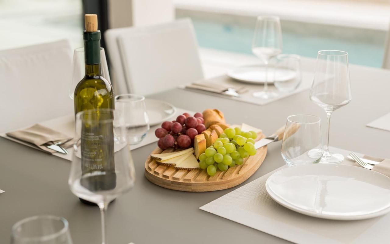 Luxury Villa Weiss - Malinska - Heated Pool - Central Floor Heating In Winter Экстерьер фото