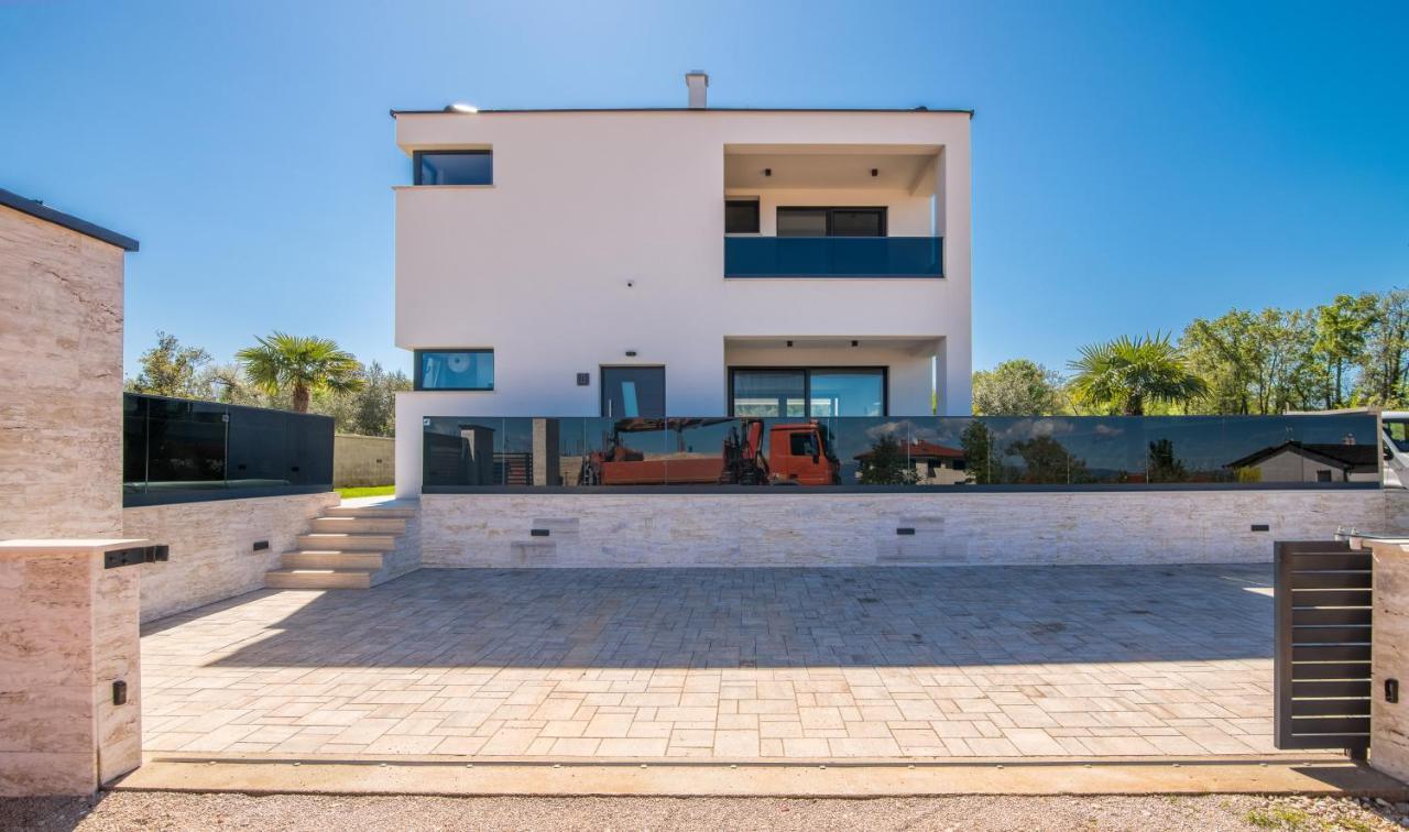 Luxury Villa Weiss - Malinska - Heated Pool - Central Floor Heating In Winter Экстерьер фото
