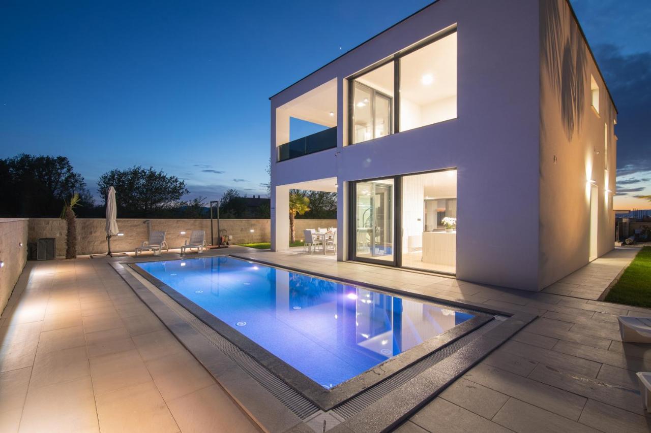 Luxury Villa Weiss - Malinska - Heated Pool - Central Floor Heating In Winter Экстерьер фото
