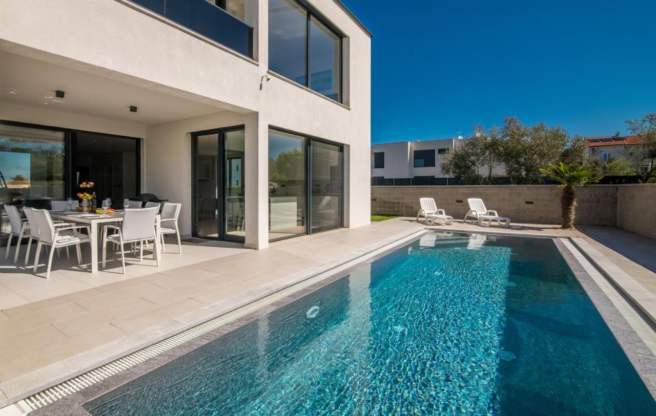 Luxury Villa Weiss - Malinska - Heated Pool - Central Floor Heating In Winter Экстерьер фото
