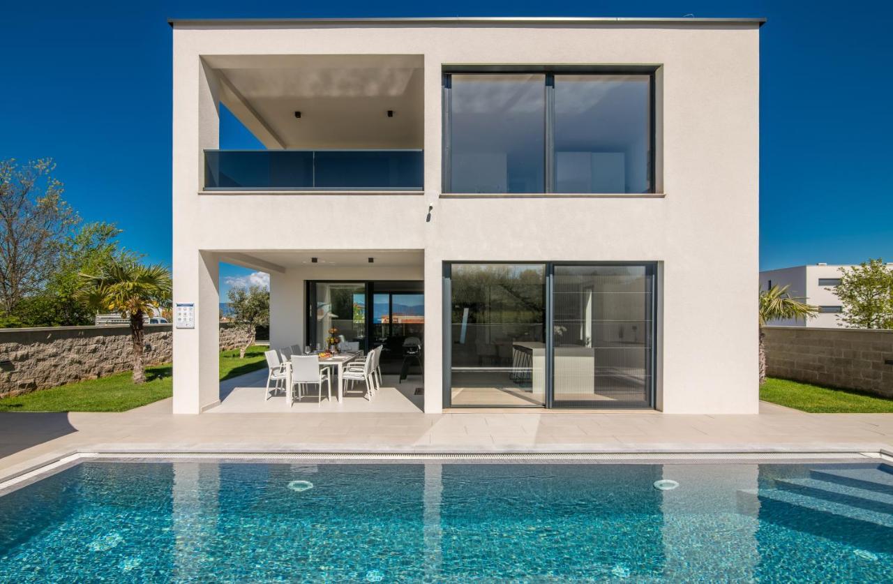 Luxury Villa Weiss - Malinska - Heated Pool - Central Floor Heating In Winter Экстерьер фото