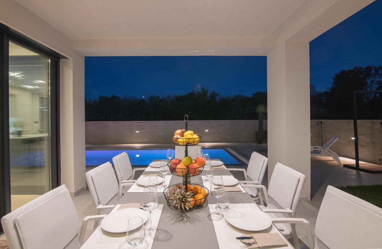 Luxury Villa Weiss - Malinska - Heated Pool - Central Floor Heating In Winter Экстерьер фото