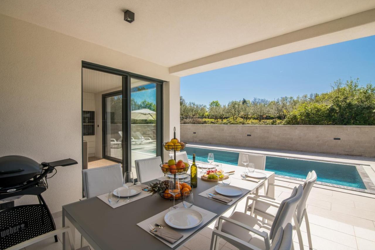 Luxury Villa Weiss - Malinska - Heated Pool - Central Floor Heating In Winter Экстерьер фото