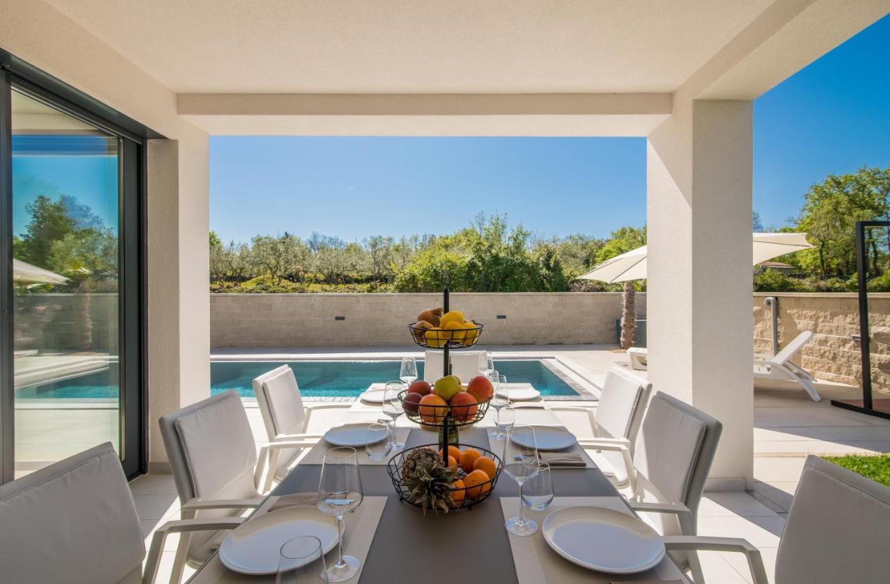 Luxury Villa Weiss - Malinska - Heated Pool - Central Floor Heating In Winter Экстерьер фото
