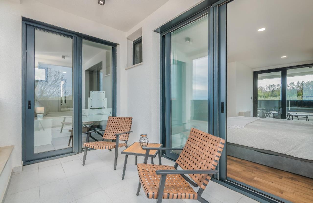 Luxury Villa Weiss - Malinska - Heated Pool - Central Floor Heating In Winter Экстерьер фото