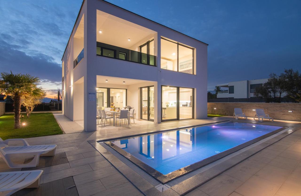 Luxury Villa Weiss - Malinska - Heated Pool - Central Floor Heating In Winter Экстерьер фото